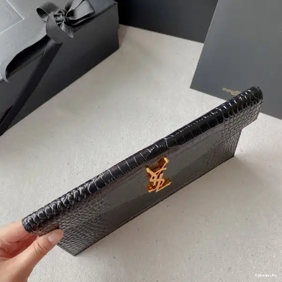 YSL POUCH UPTOWN 0519